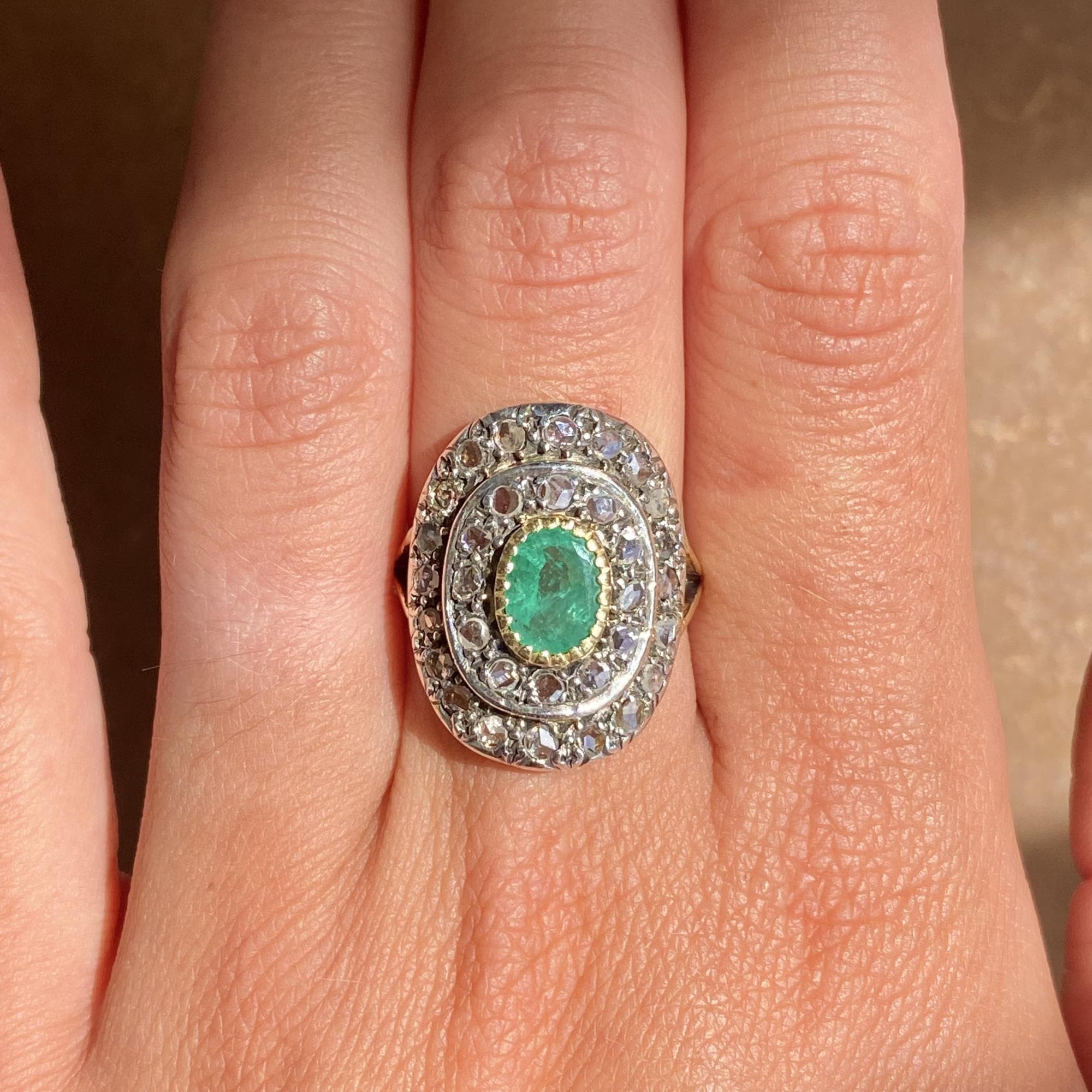 Anello vintage in oro 18kt e argento con smeraldo e diamanti taglio rosetta